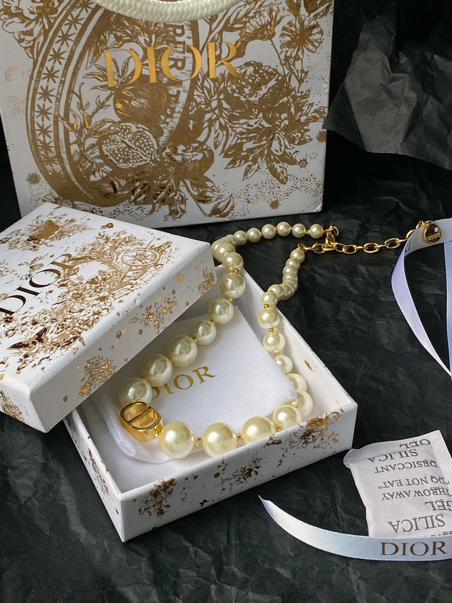 Dior CD Choker pearl necklace view 2