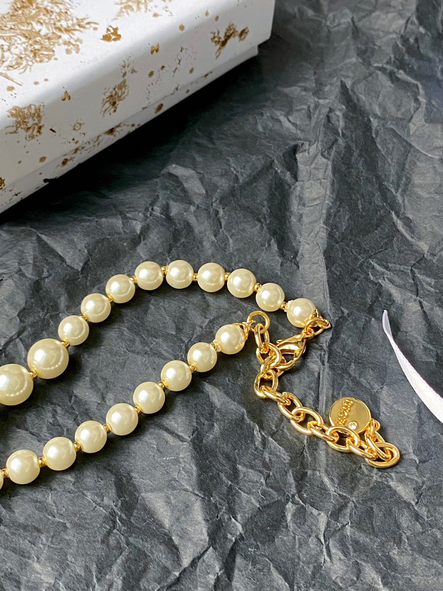 Dior CD Choker pearl necklace view 4