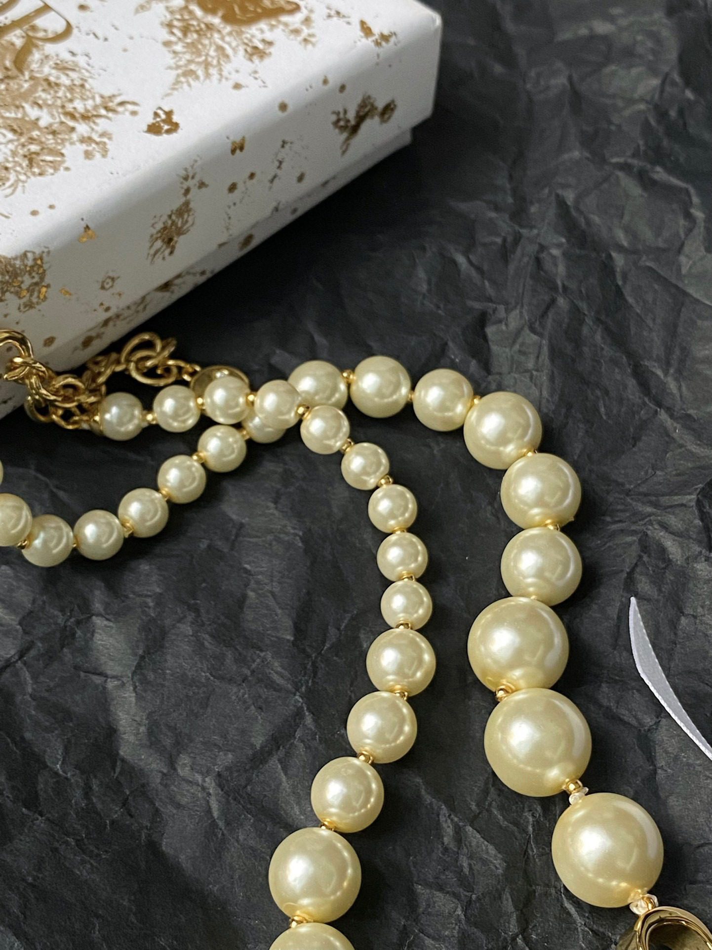 Dior CD Choker pearl necklace view 5