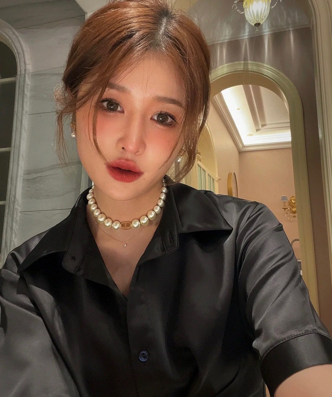 Dior CD Choker pearl necklace view 6