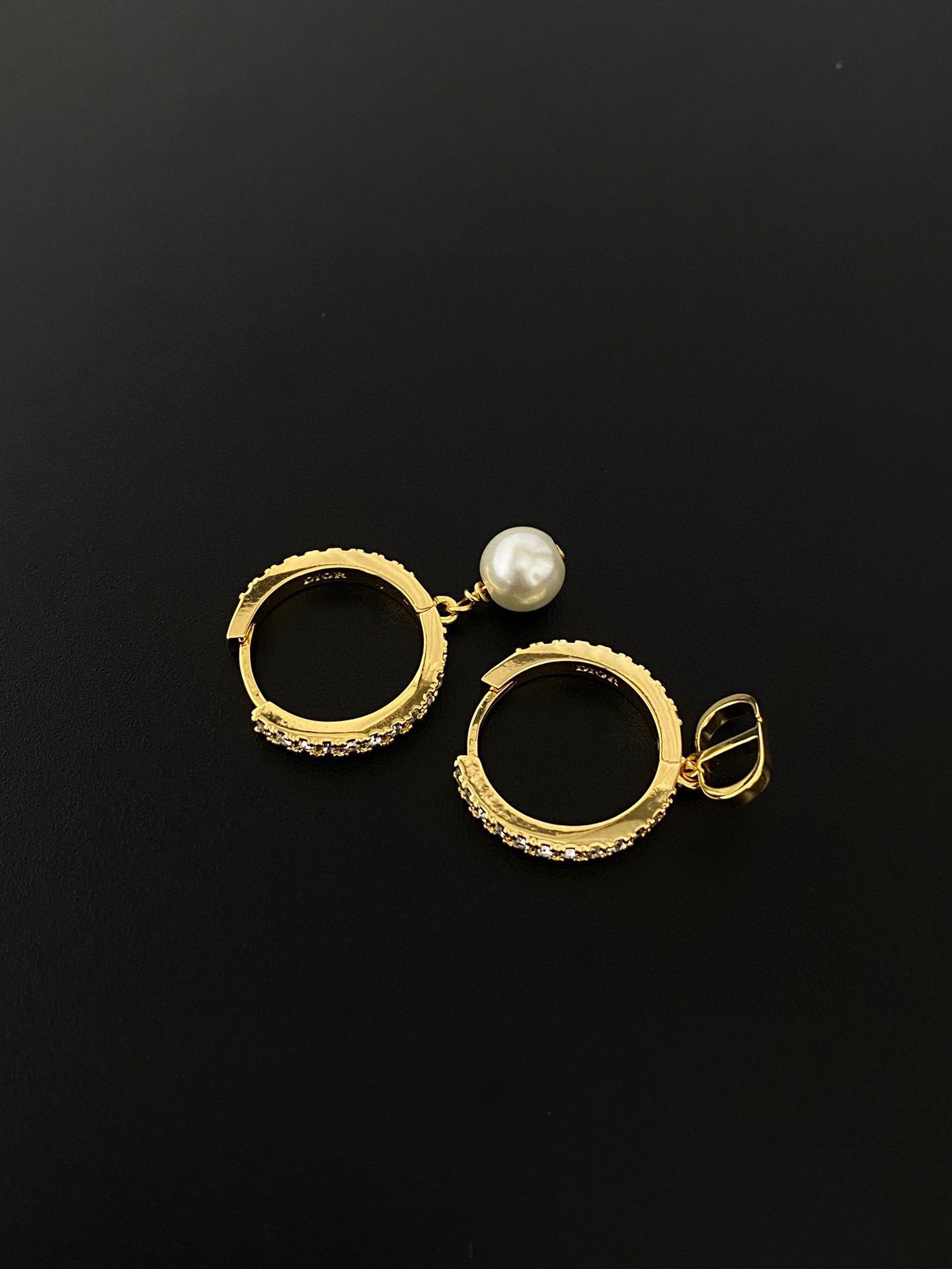 Dior FALL 22 Alphabet pearl earrings view 2