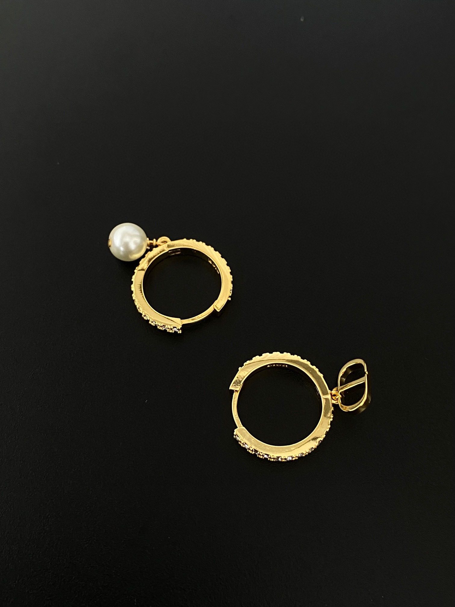 Dior FALL 22 Alphabet pearl earrings view 6