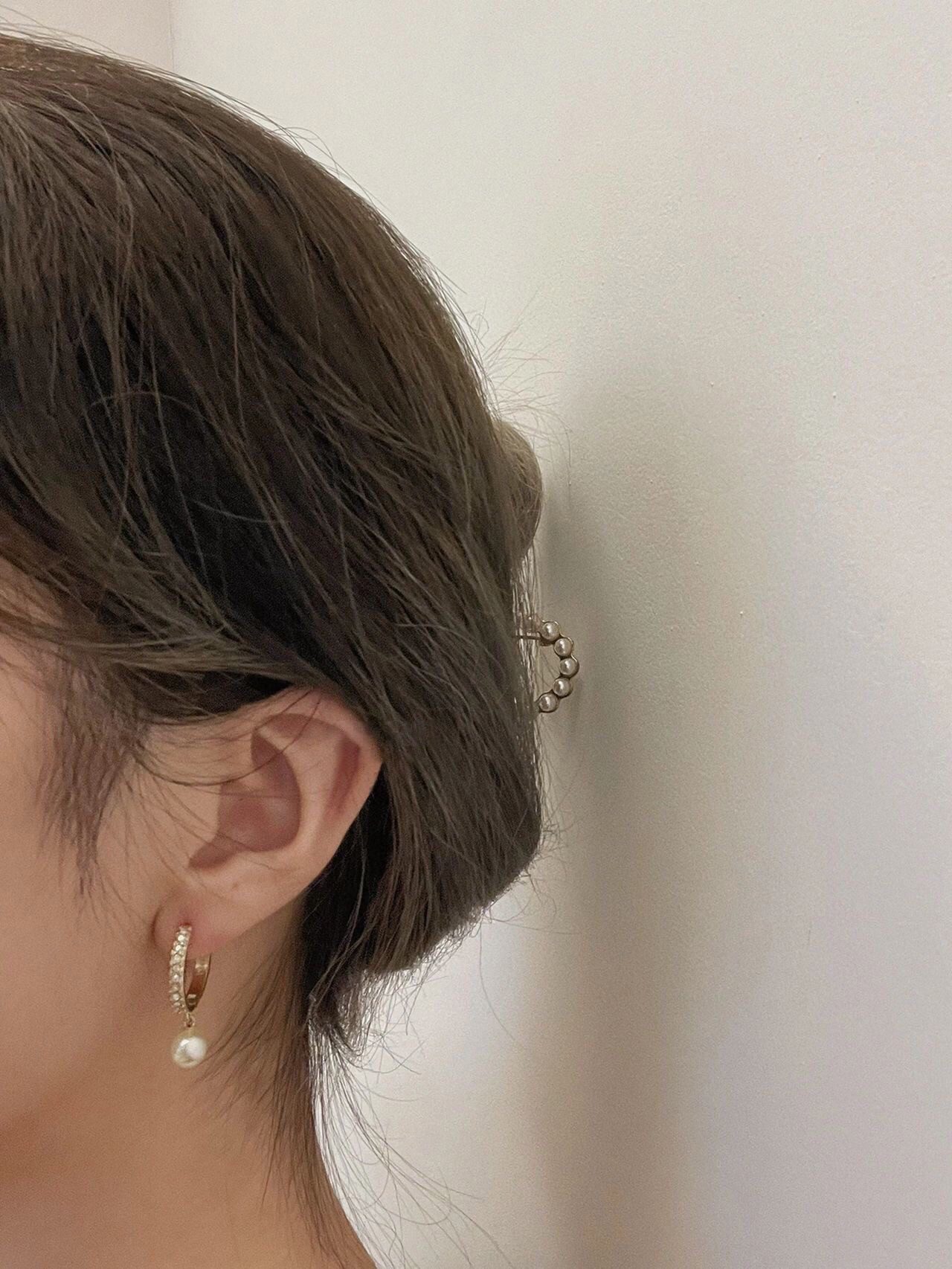 Dior FALL 22 Alphabet pearl earrings view 9