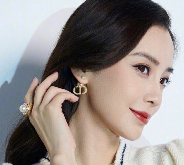 Dior Alphabet pearl earrings view 1