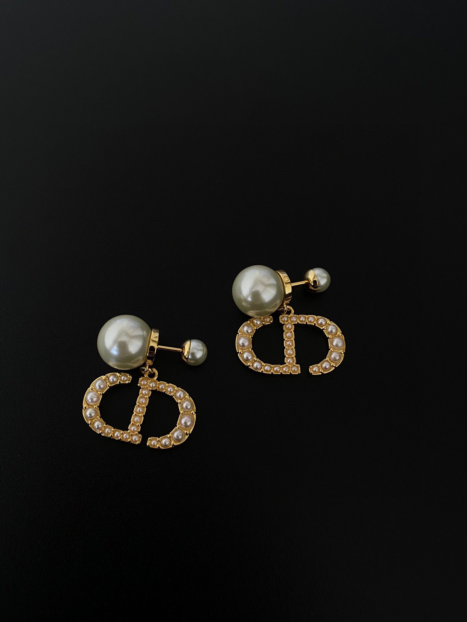 Dior Alphabet pearl earrings view 2