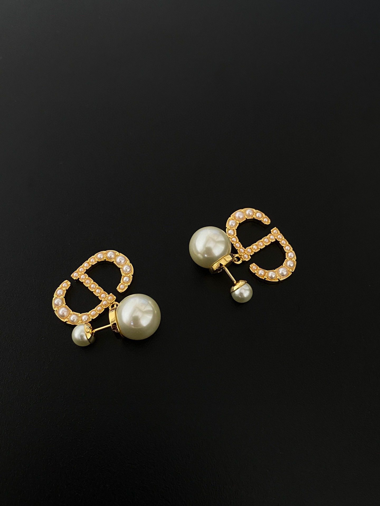 Dior Alphabet pearl earrings view 3