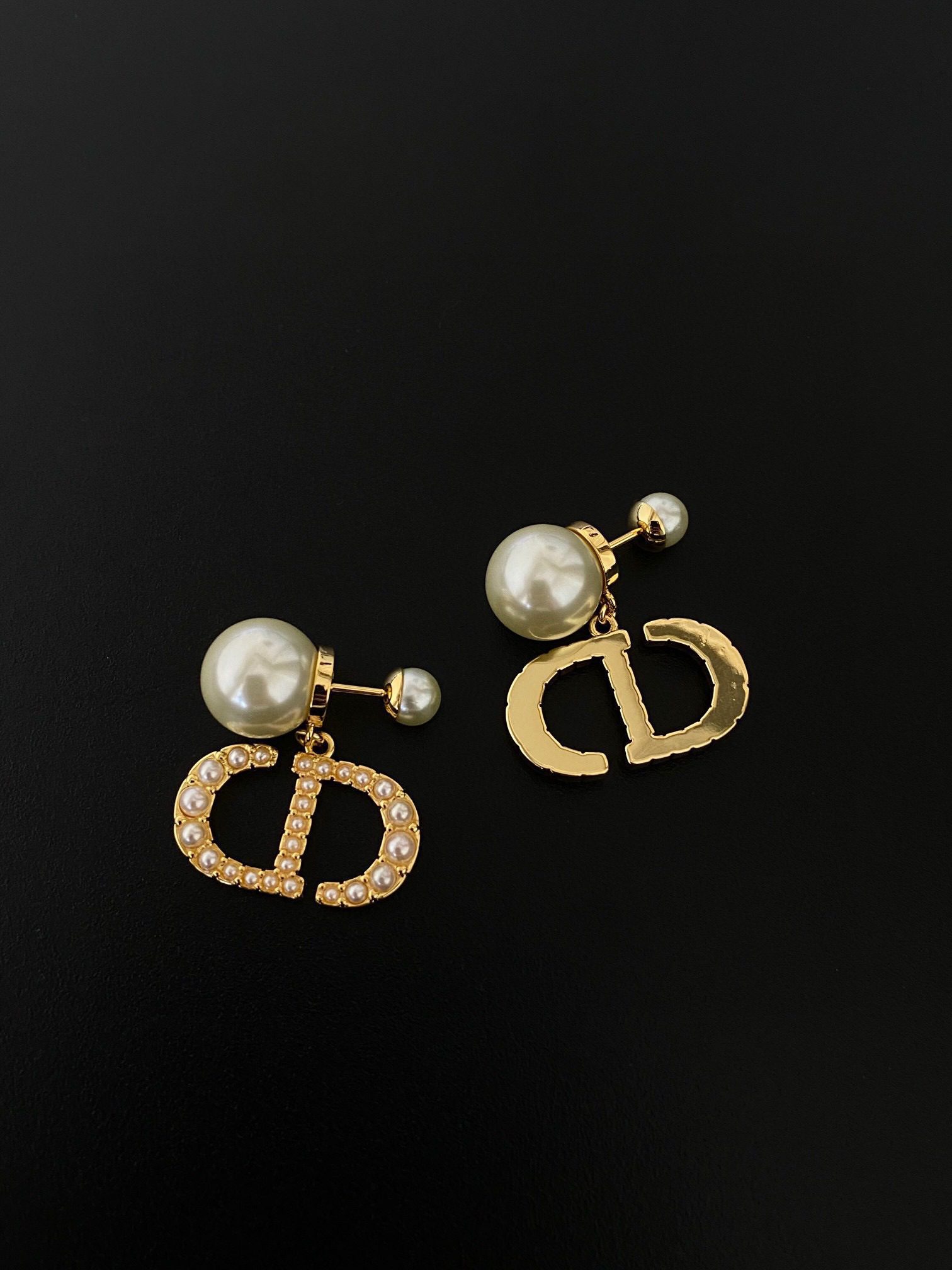 Dior Alphabet pearl earrings view 6