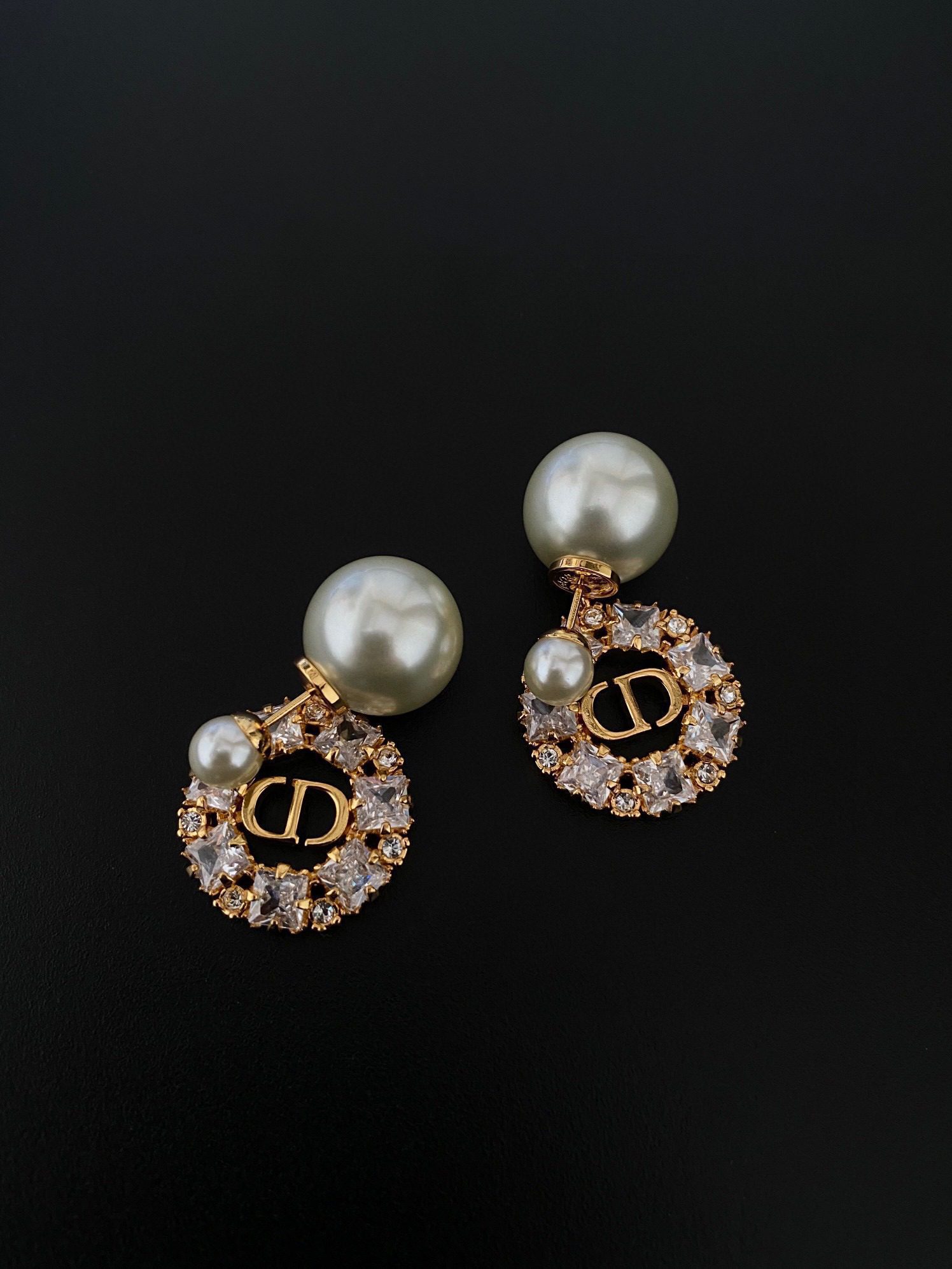 Dior Hollow pearl earrings view 2