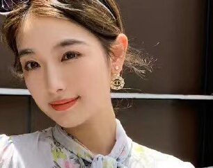 Dior Hollow pearl earrings view 8