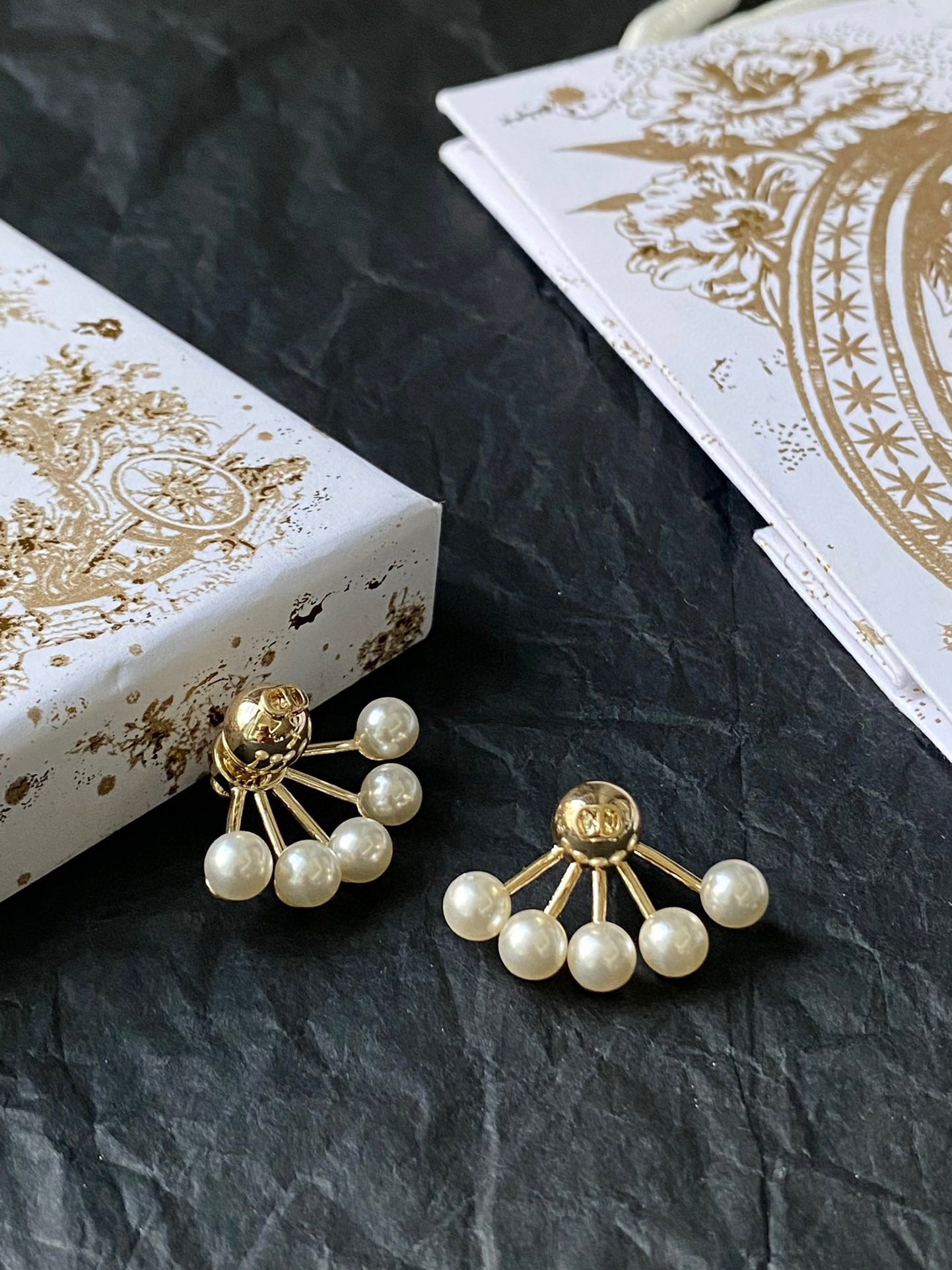 Dior Pearl fan stud earrings view 2
