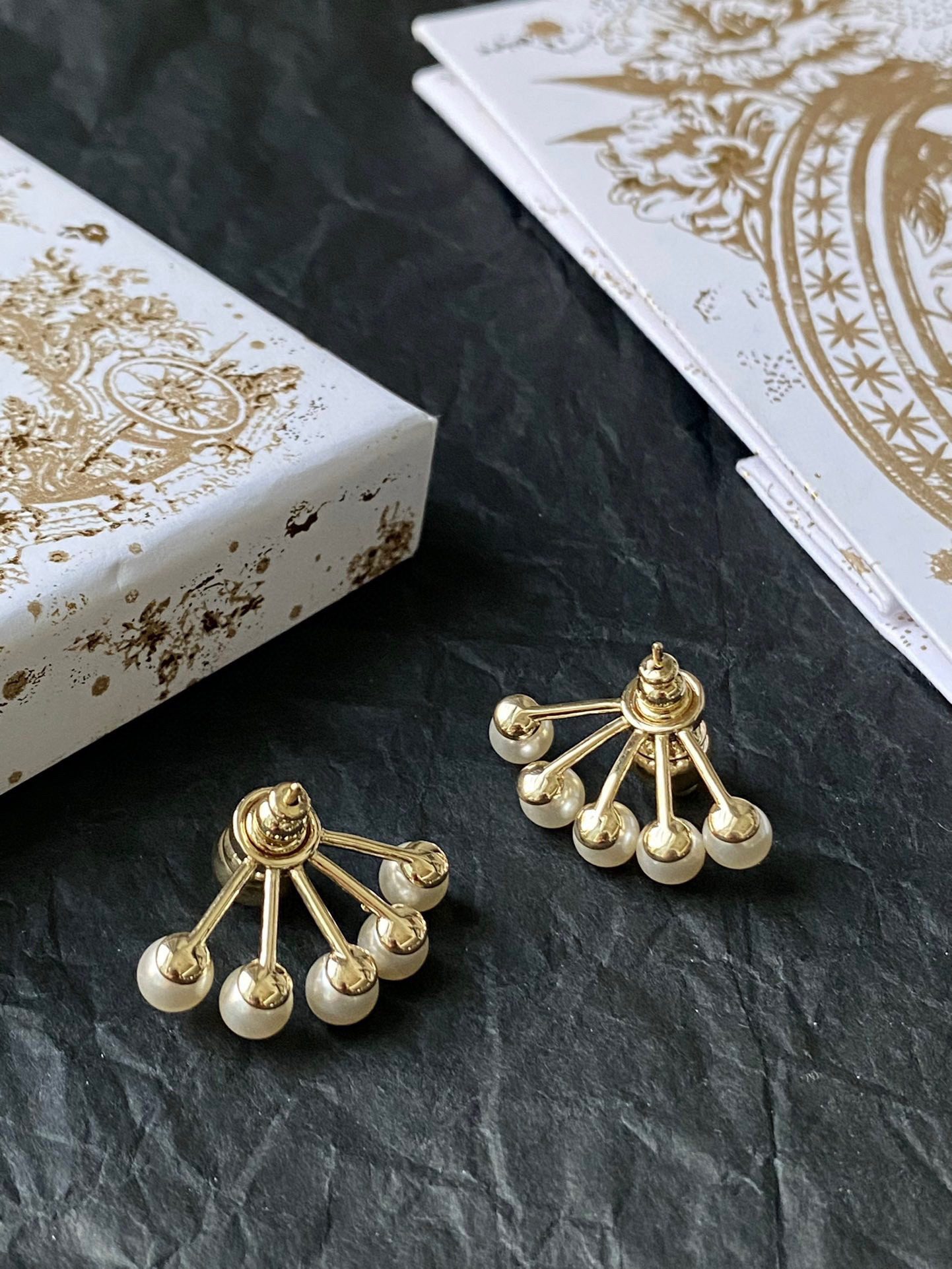 Dior Pearl fan stud earrings view 4