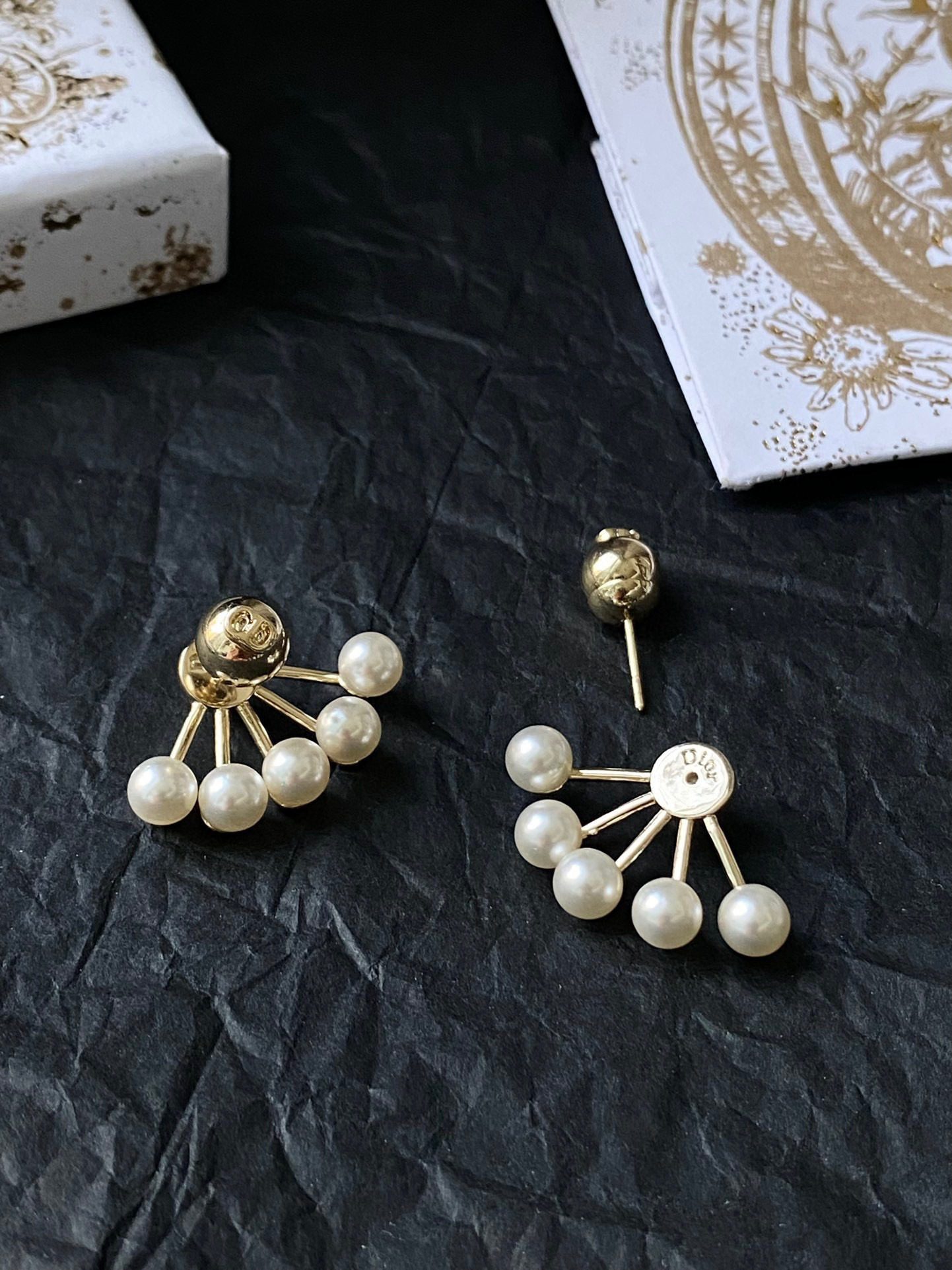 Dior Pearl fan stud earrings view 5
