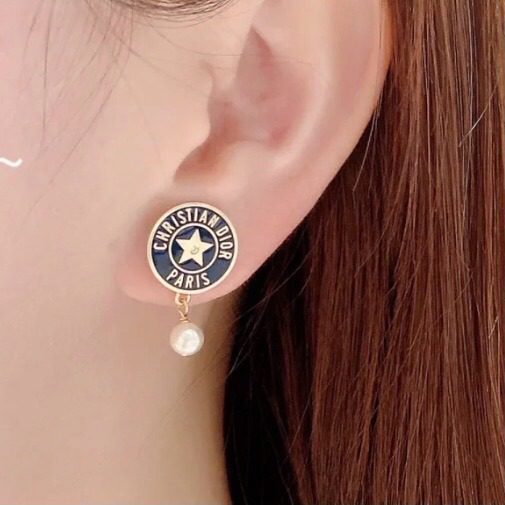 Dior Badge pearl earrings view 1