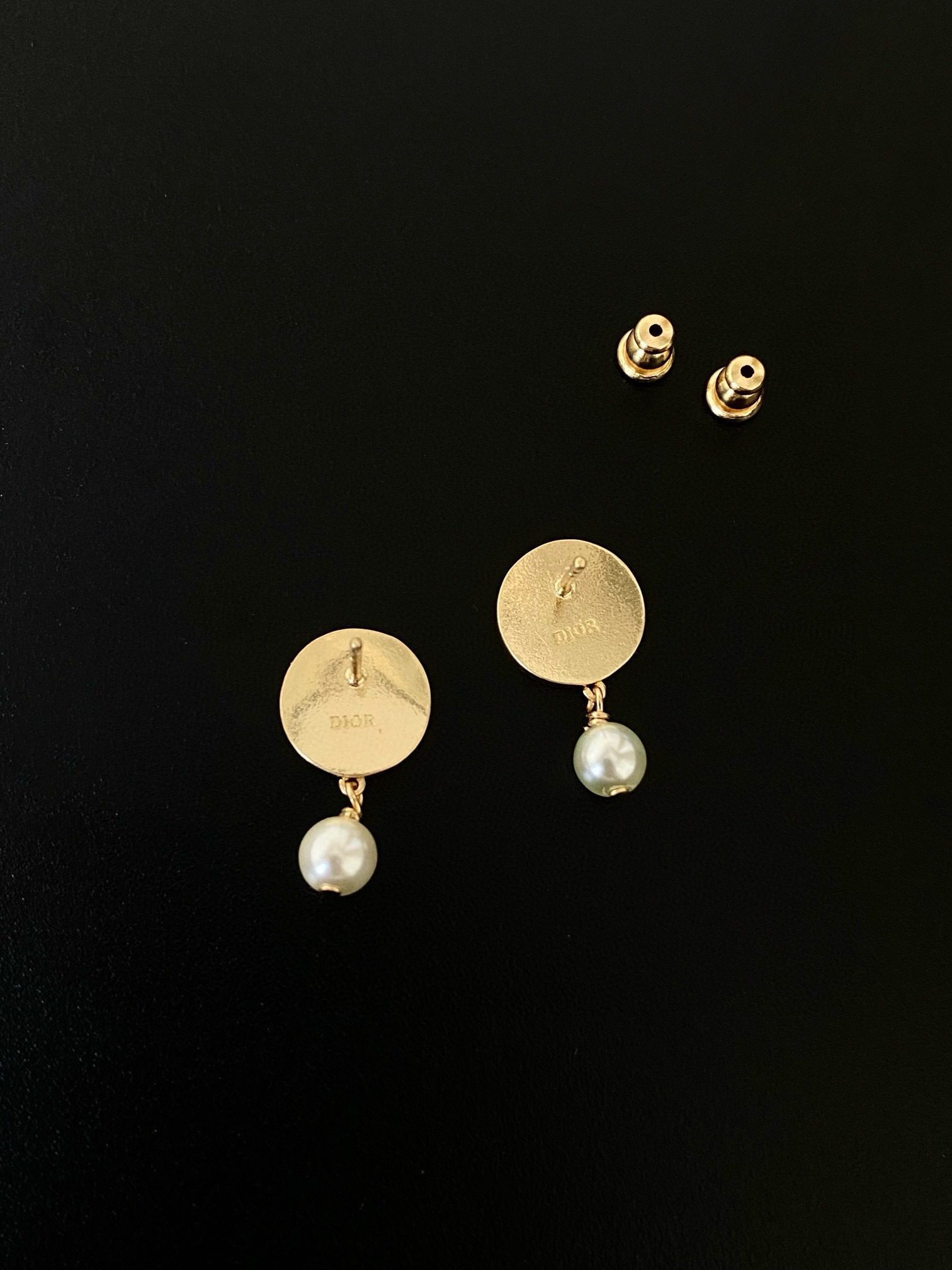 Dior Badge pearl earrings view 4