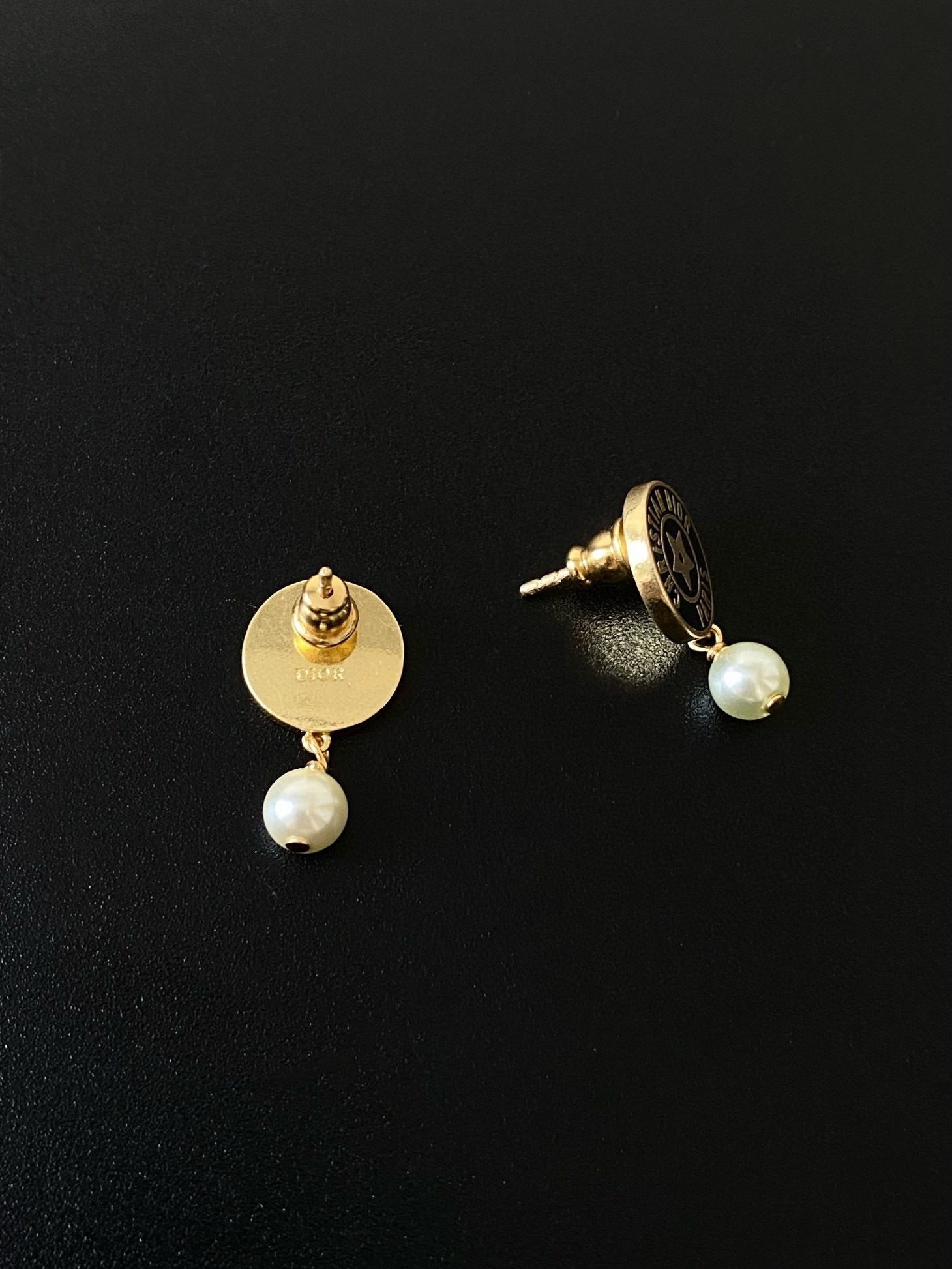 Dior Badge pearl earrings view 5