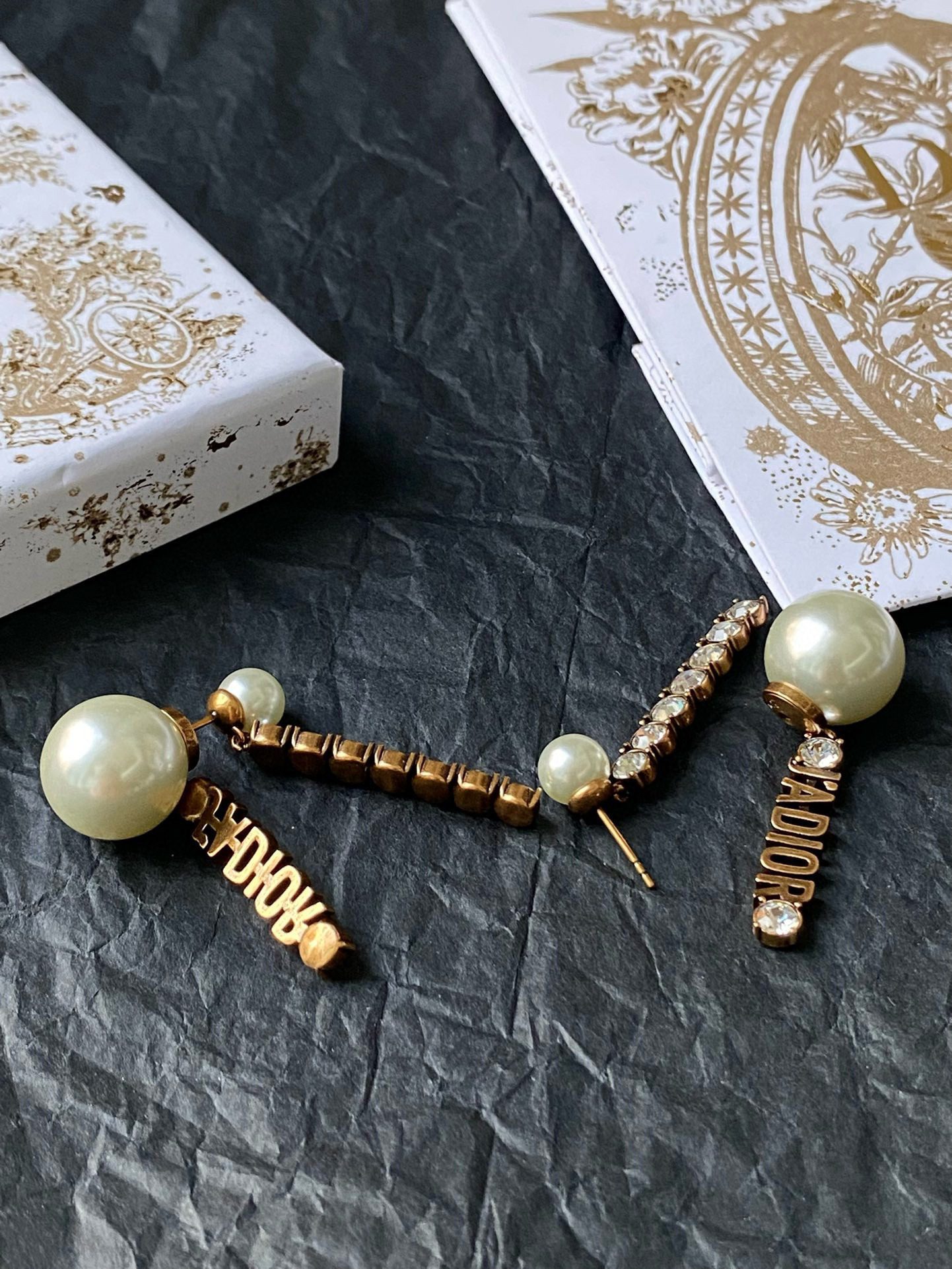 Dior TRBALES pearl stud earrings view 4