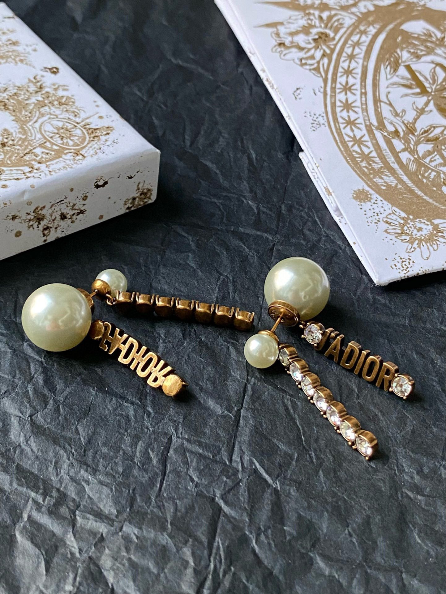 Dior TRBALES pearl stud earrings view 5