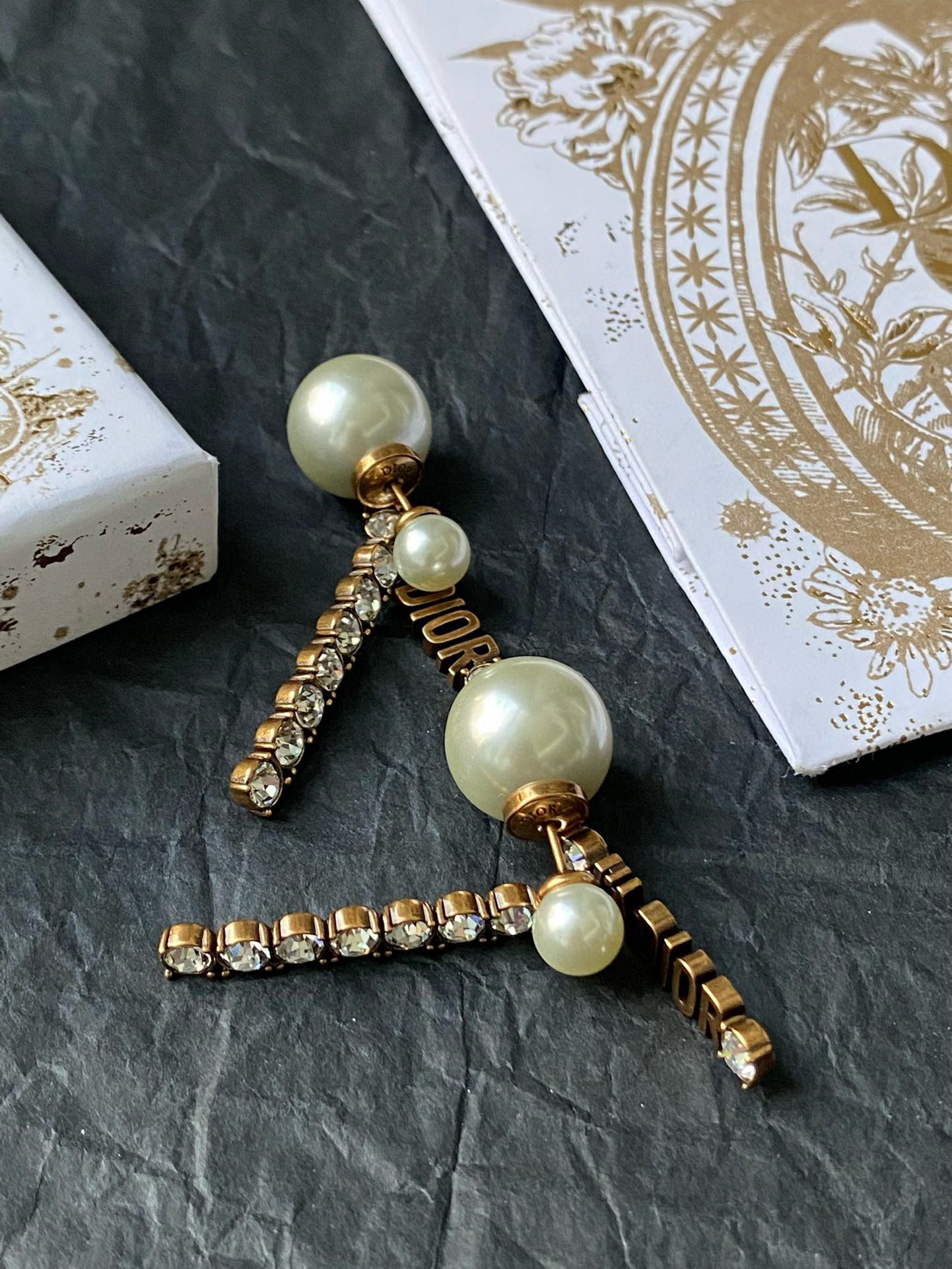 Dior TRBALES pearl stud earrings view 6