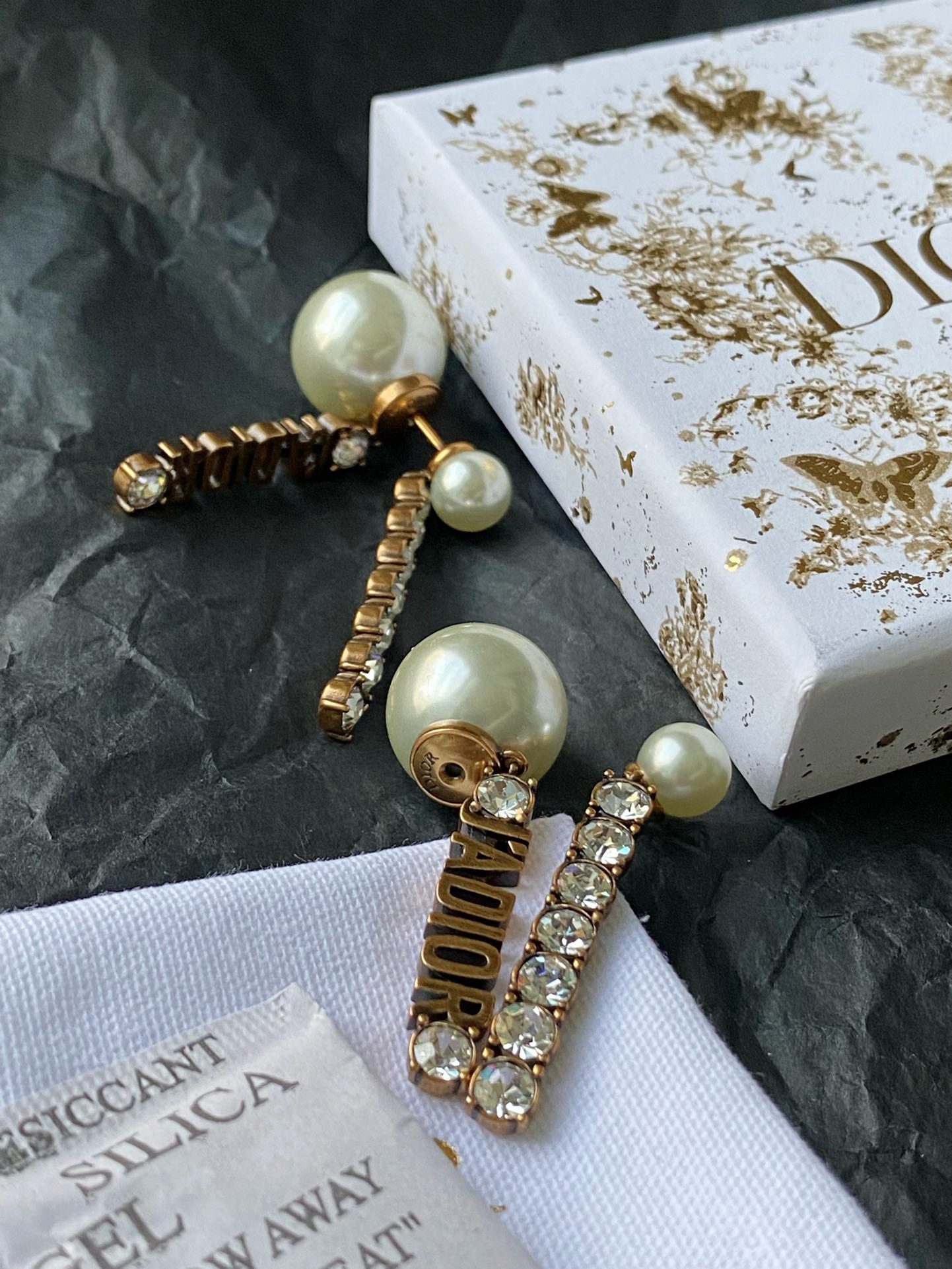 Dior TRBALES pearl stud earrings view 7