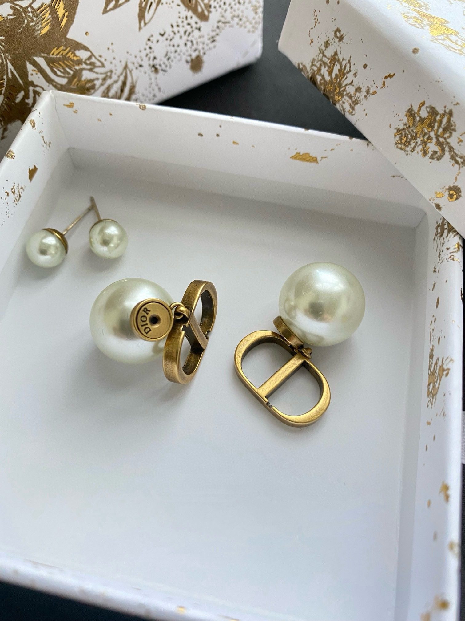 Dior LOGO Vintage pearl stud earrings view 6