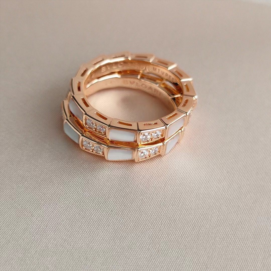 Bvlgari Serpentine ring view 10