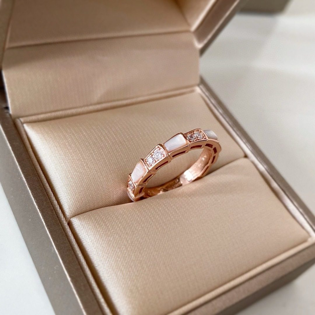 Bvlgari Serpentine ring view 3