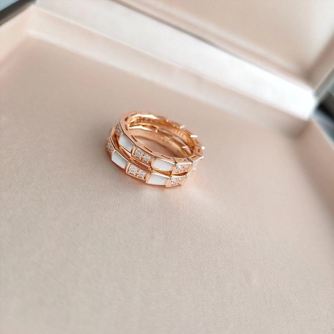 Bvlgari Serpentine ring view 4