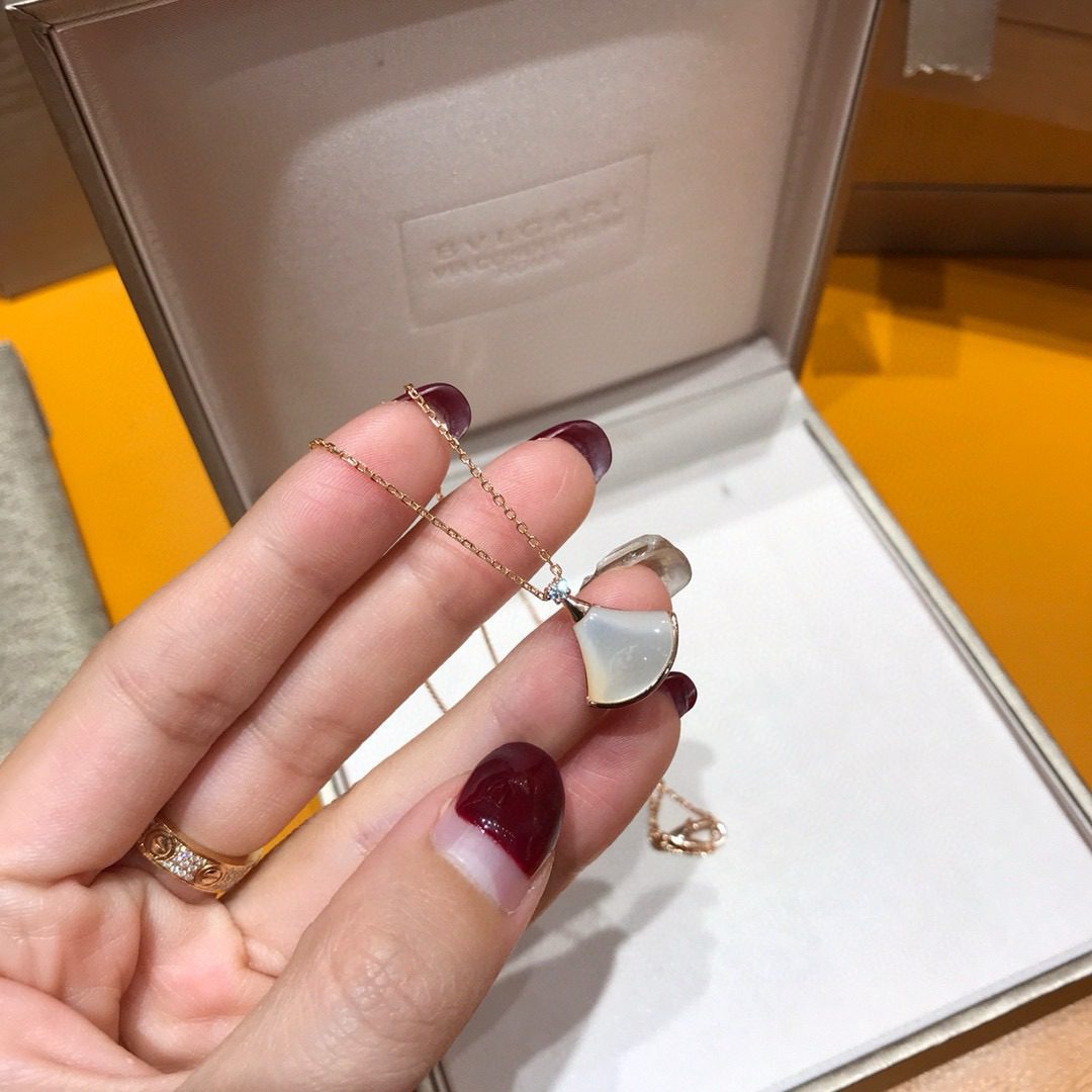 Bvlgari Divas’ Dream Collana view 2