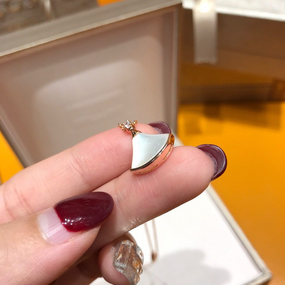 Bvlgari Divas’ Dream Collana view 4