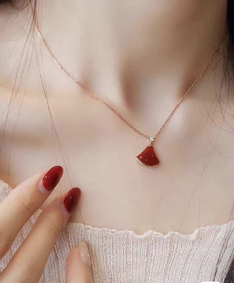Bvlgari Divas’ Dream Collana view 1
