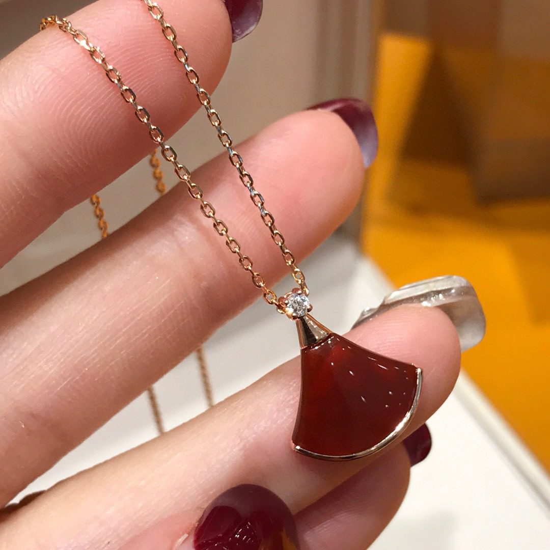 Bvlgari Divas’ Dream Collana view 2