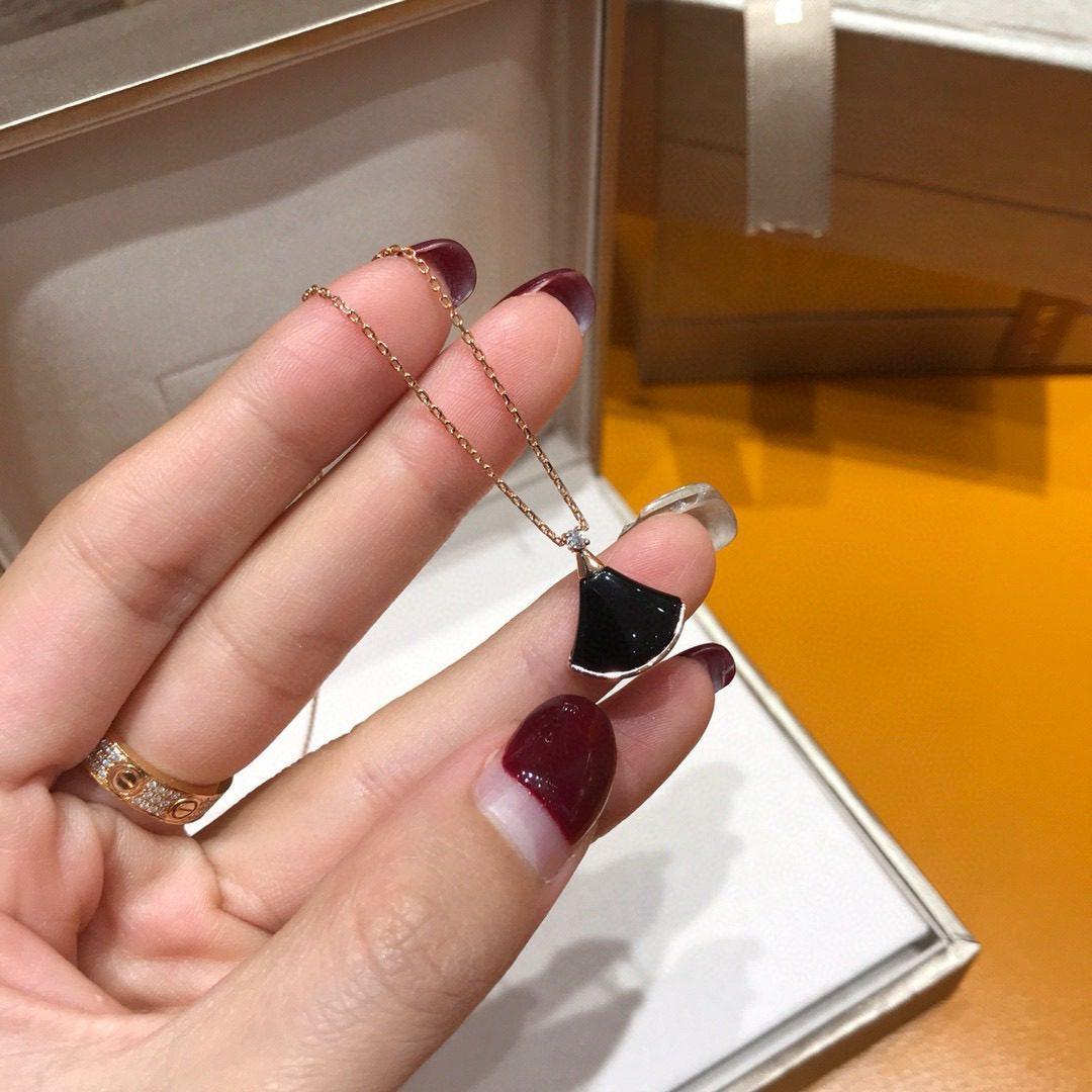 Bvlgari Divas’ Dream Collana view 2