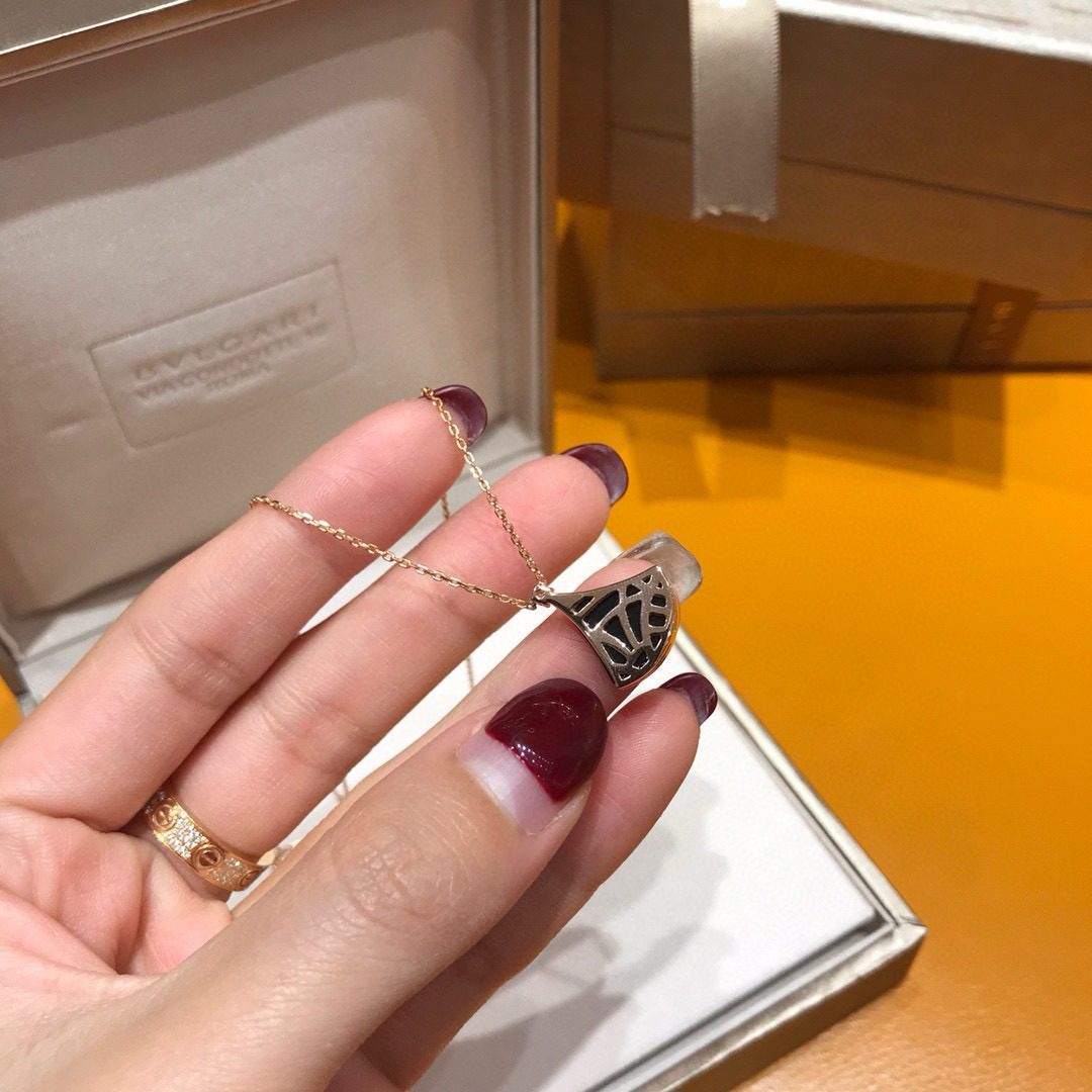Bvlgari Divas’ Dream Collana view 3