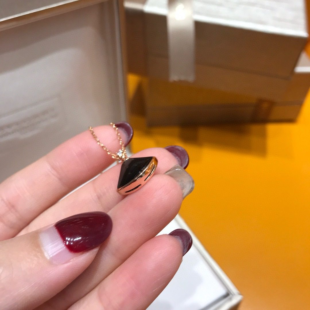Bvlgari Divas’ Dream Collana view 4