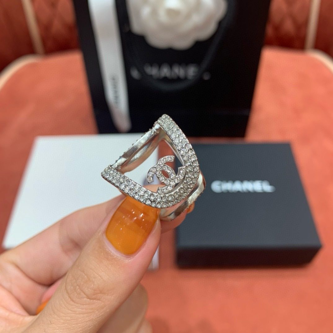 Chanel LOGO Diamond ring view 10