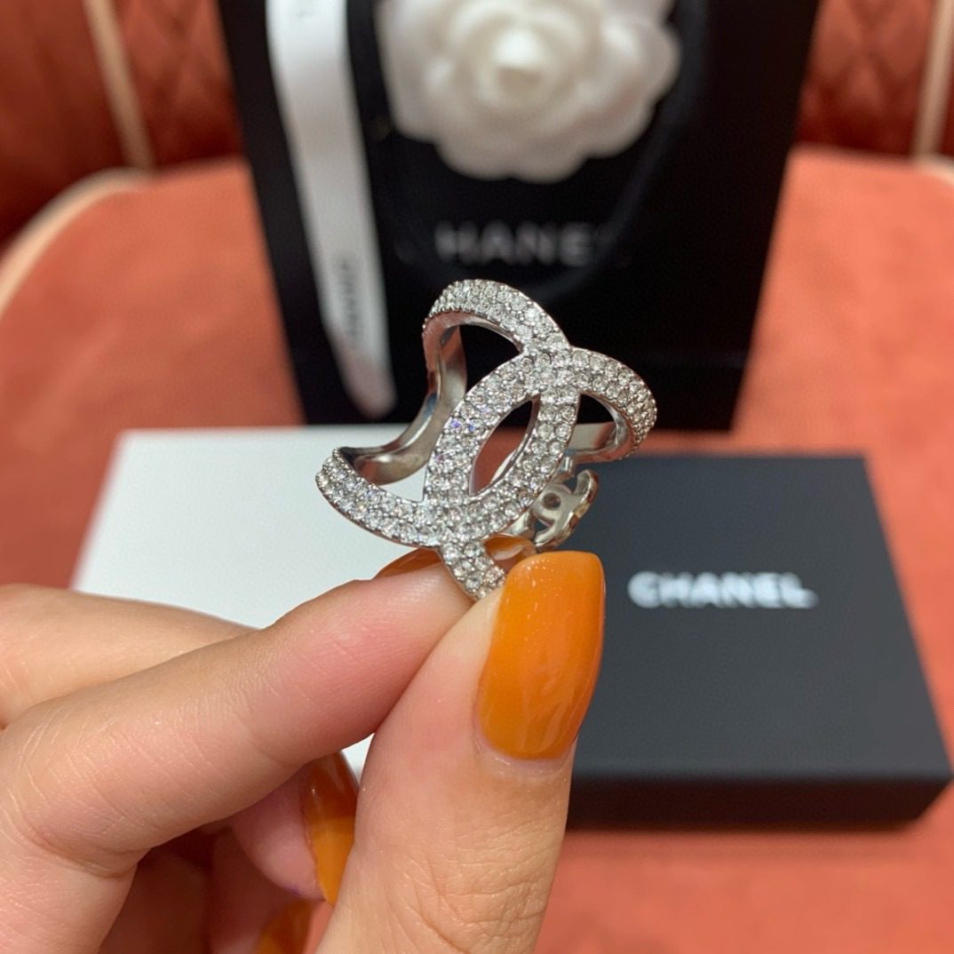 Chanel LOGO Diamond ring view 2
