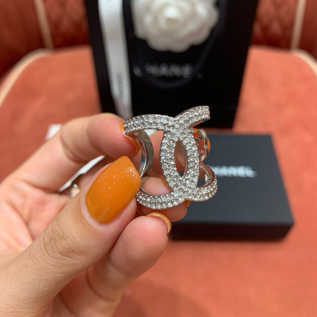 Chanel LOGO Diamond ring view 3