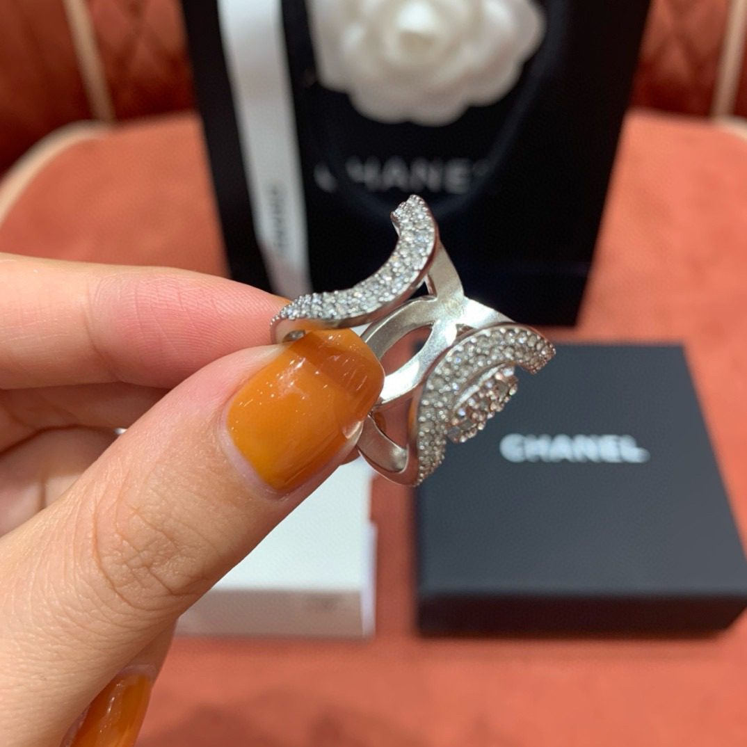 Chanel LOGO Diamond ring view 5