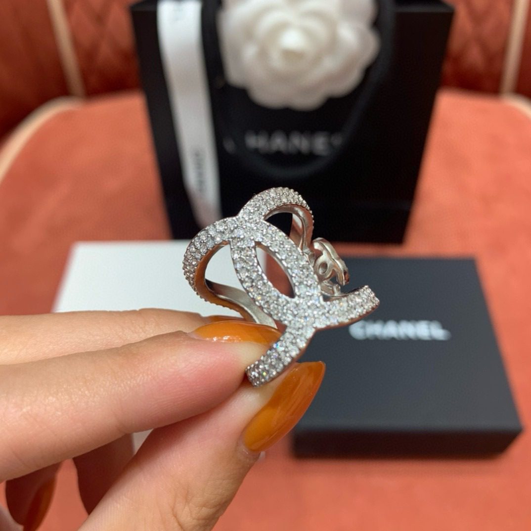 Chanel LOGO Diamond ring view 7
