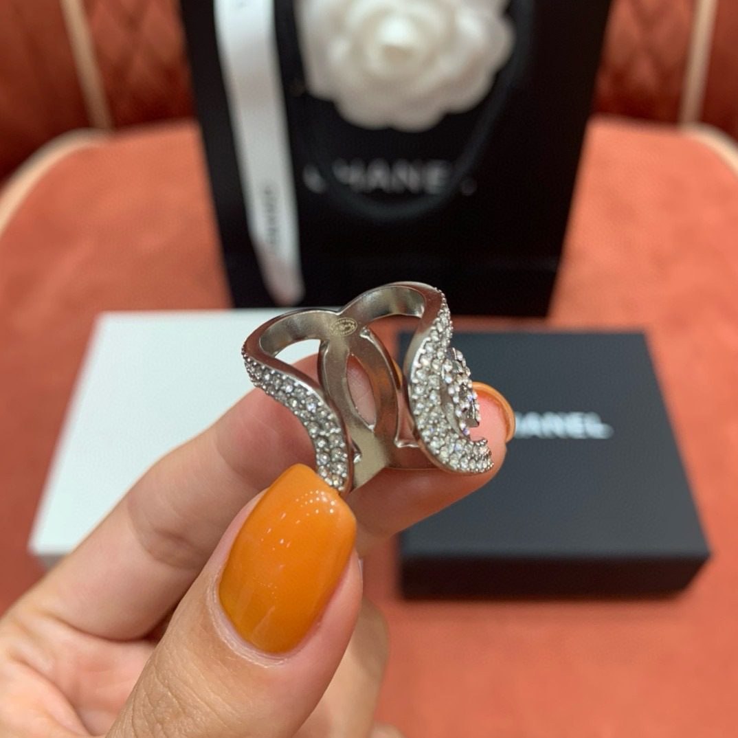 Chanel LOGO Diamond ring view 8