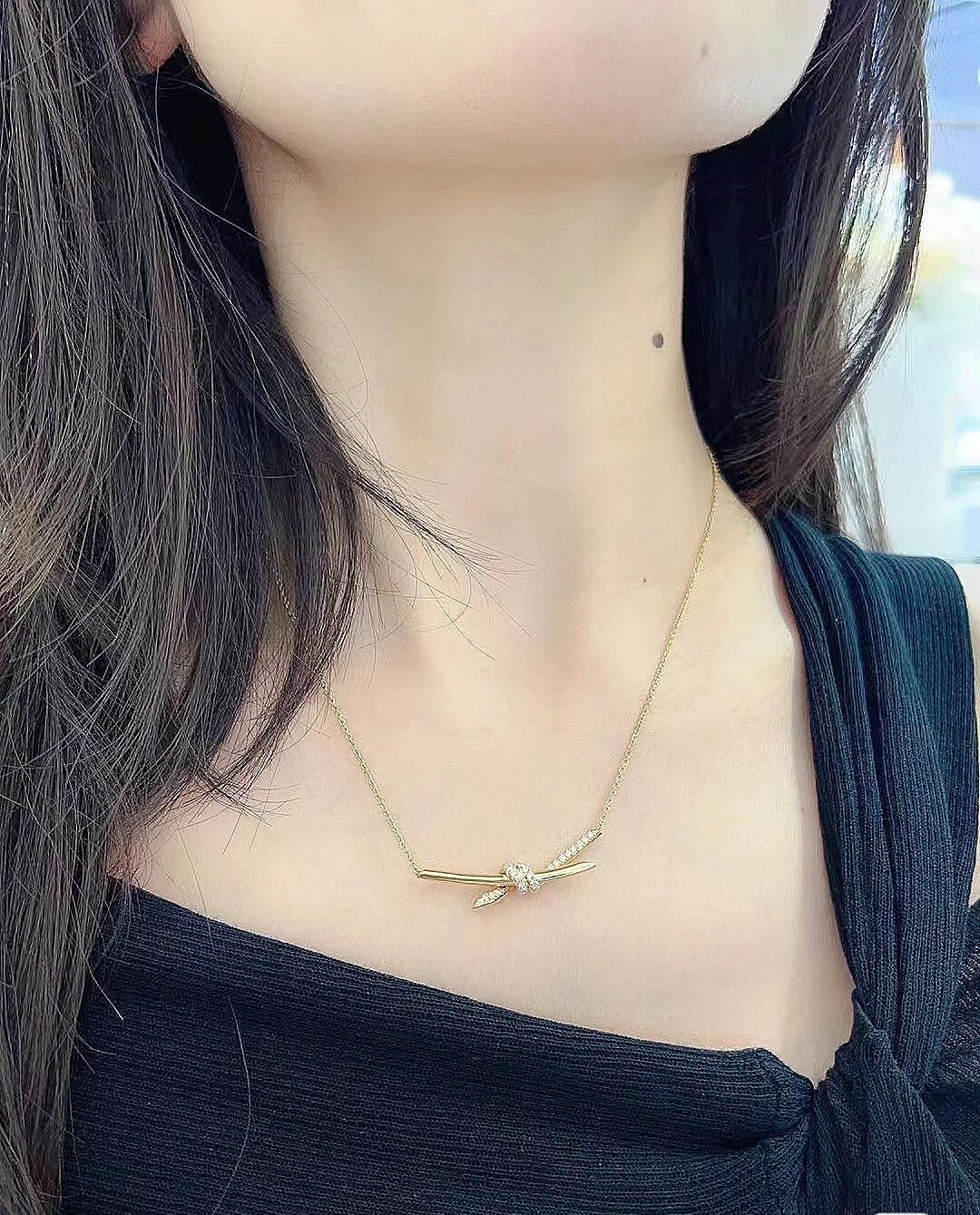 Tiffany & Co. kont Knot necklace view 1
