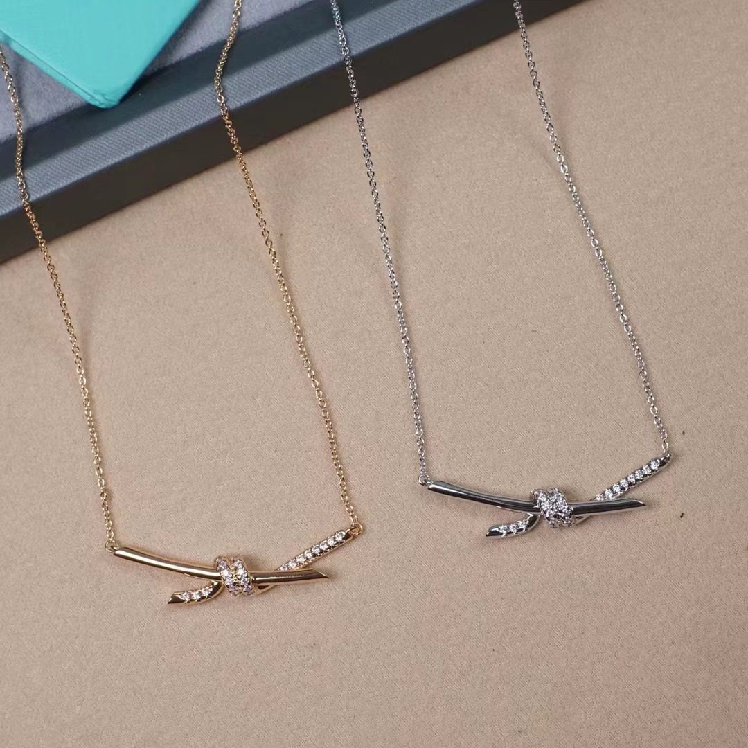 Tiffany & Co. kont Knot necklace view 3