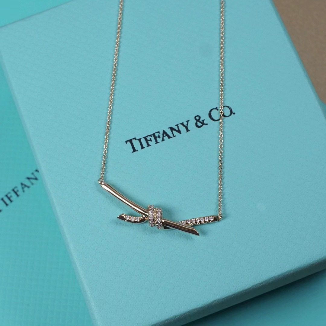 Tiffany & Co. kont Knot necklace view 6