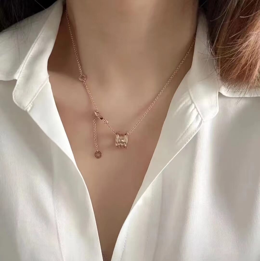 Bvlgari Spring necklace view 1