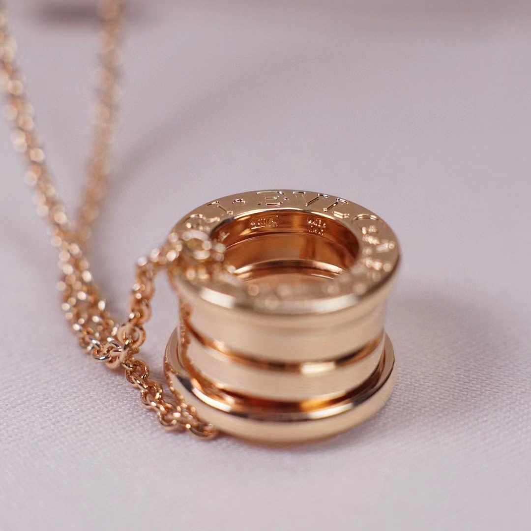 Bvlgari Spring necklace view 2