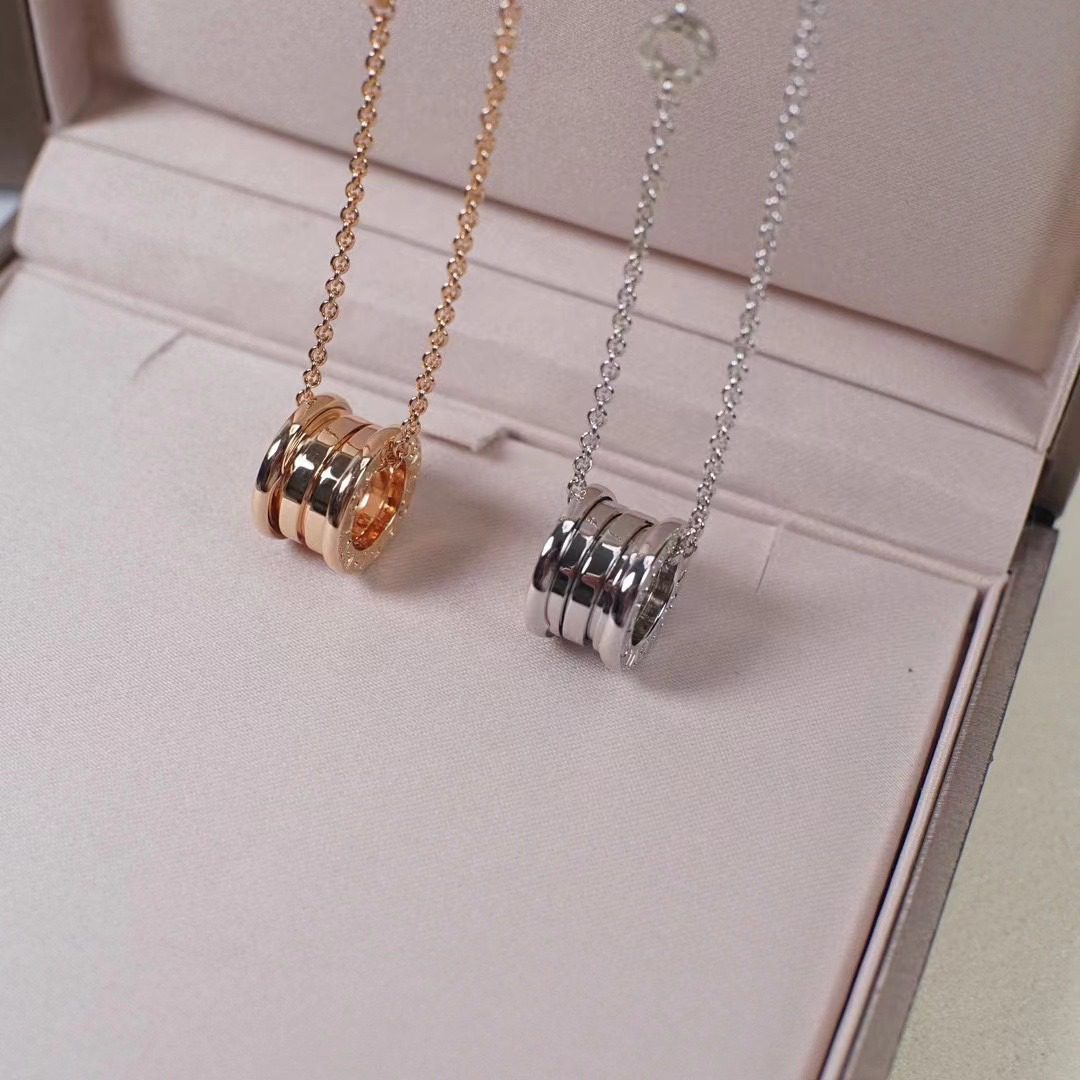 Bvlgari Spring necklace view 6