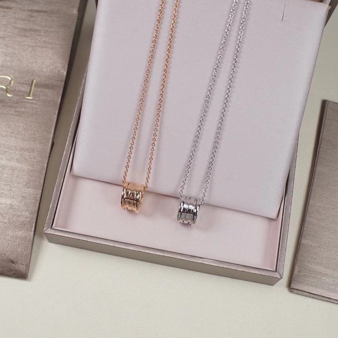 Bvlgari Spring necklace view 7