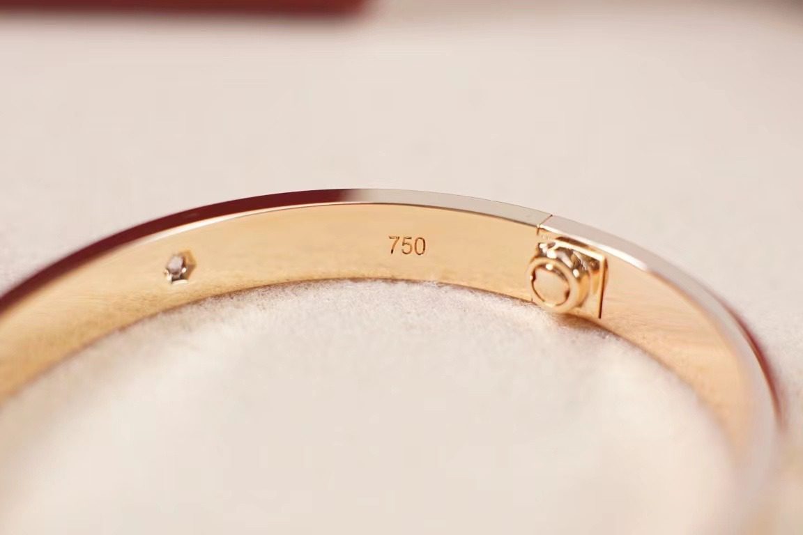 Cartier LOVE 4 Diamonds bracelet view 3