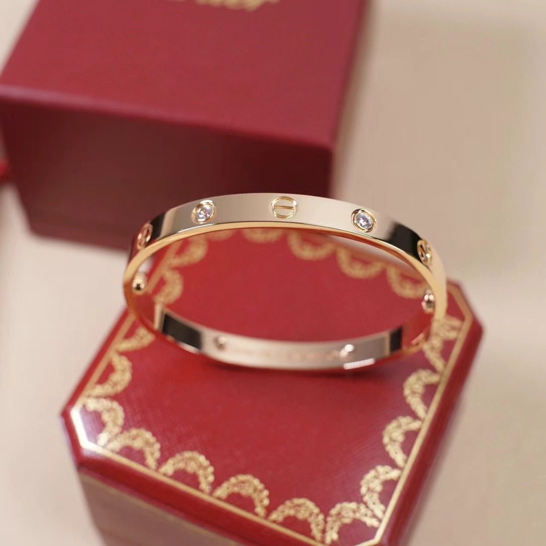 Cartier LOVE 4 Diamonds bracelet view 5