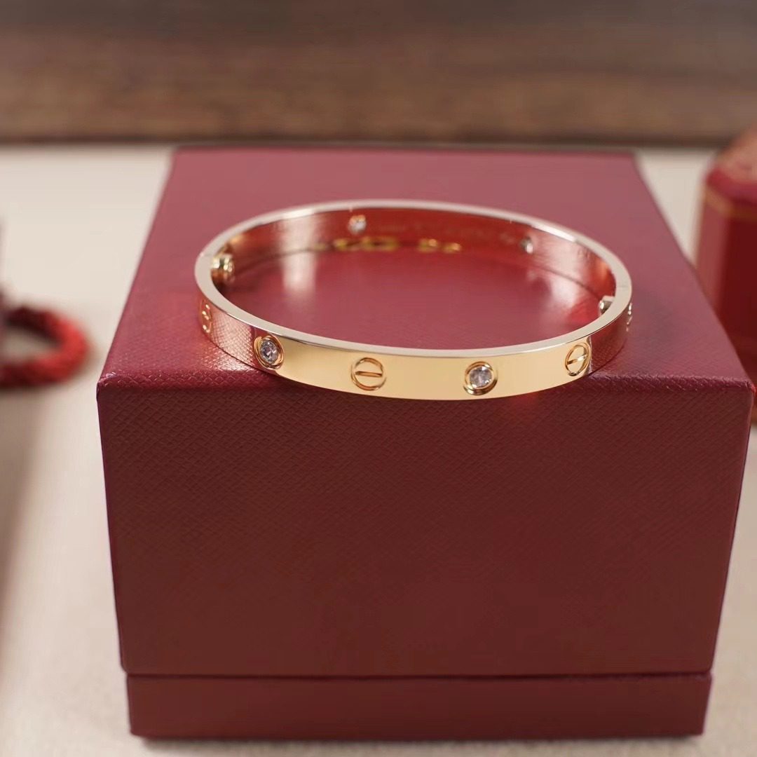 Cartier LOVE 4 Diamonds bracelet view 8